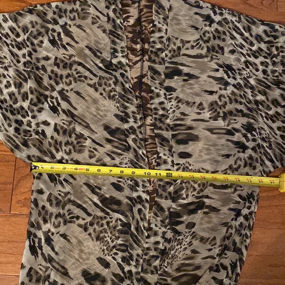 Animal pattern cover up with fringes- one size - Picture 8 of 10